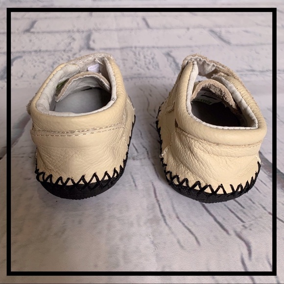 OUTBAK’S Ivory Leather Infant Crib Mocassins - Picture 4 of 6
